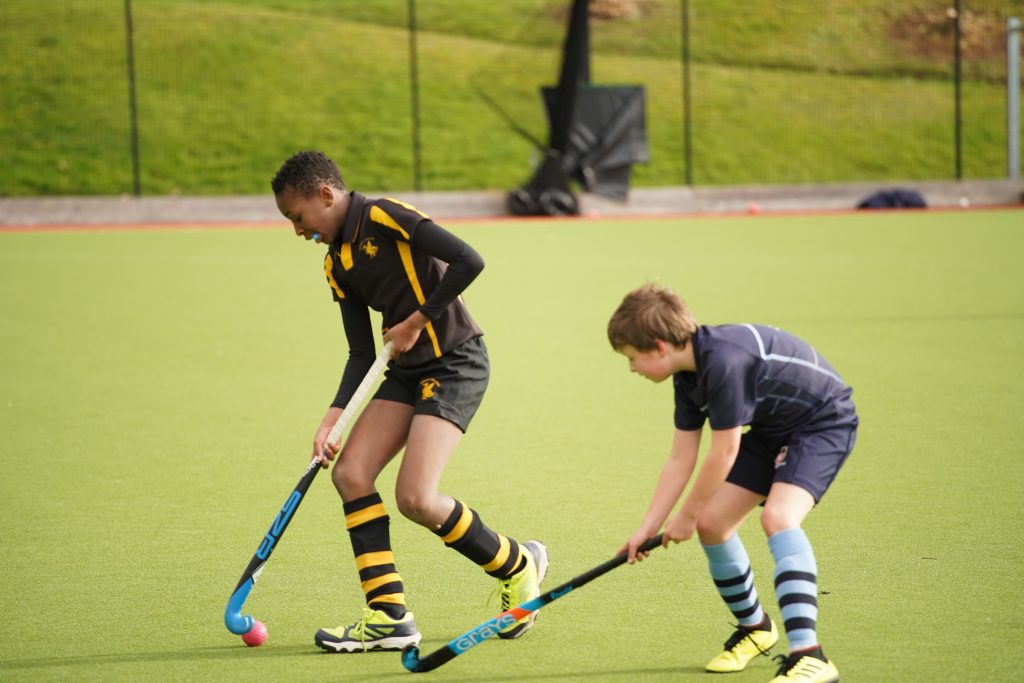 Students passing the hockey ball